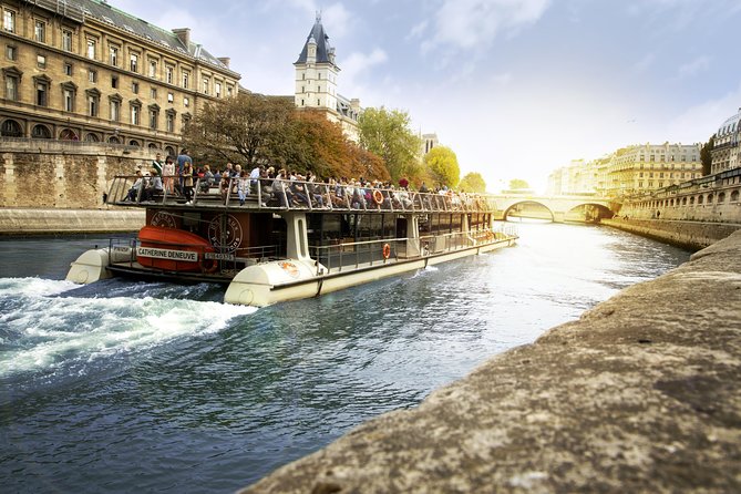Paris Seine River Sightseeing Cruise with Commentary by Bateaux Parisiens - The Seine Route: From Eiffel Views to Pont Neuf Sculptures