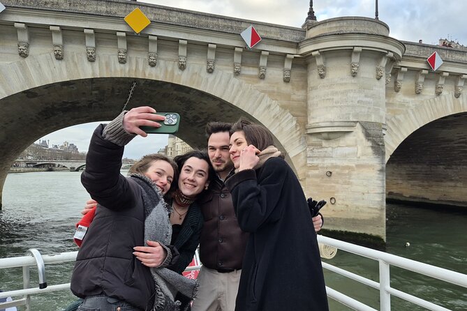 Paris Seine River Sightseeing Guided Cruise Vedettes du Pont Neuf - Pont Neuf departure: why this 1-hour Seine cruise fits real itineraries