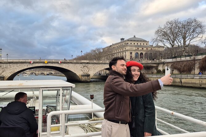 Paris Seine River Sightseeing Guided Cruise Vedettes du Pont Neuf - Top deck vs lower deck: the comfort decision that changes everything