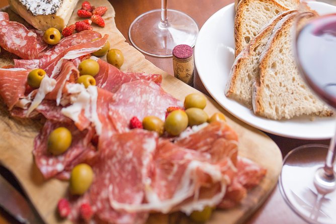 Paris Sights and Bites - A guide-led experience with room for questions