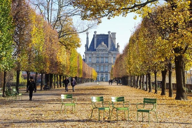 Paris Sights and Bites - Walking past the Seine and into the Left Bank