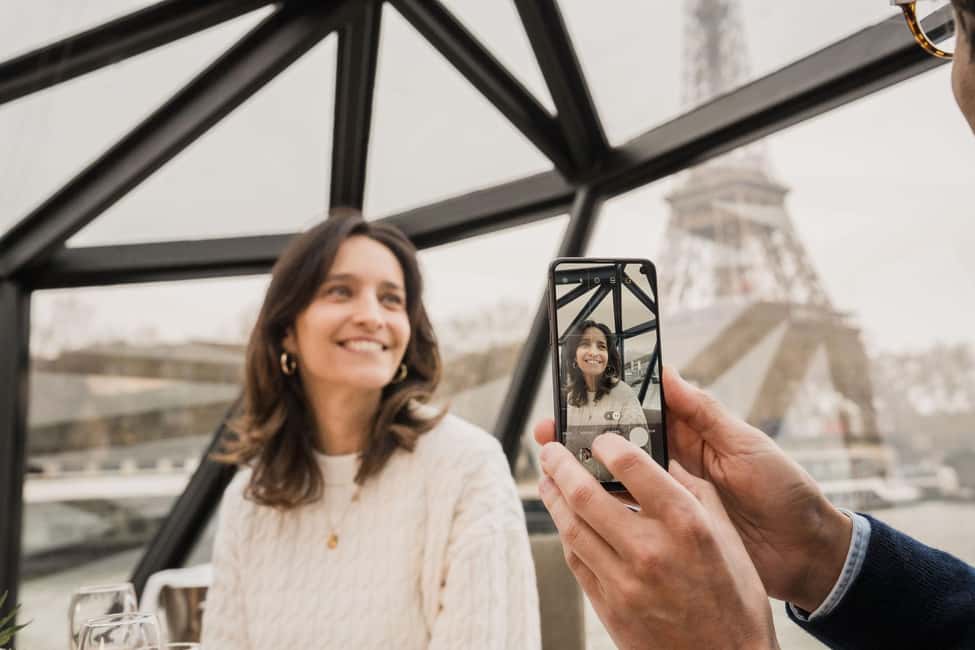 Paris: Sightseeing Cruise on the Seine with 3-Course Lunch - Live music and the family-friendly vibe: how the onboard mood affects your trip