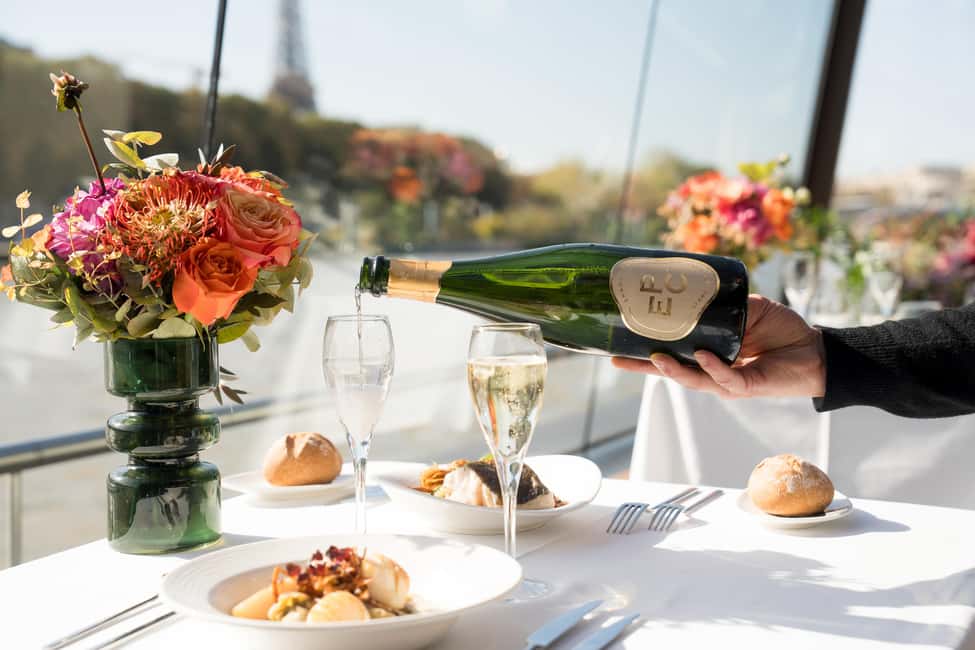 Paris: Sightseeing Cruise on the Seine with 3-Course Lunch - Your 3-course lunch: how the meal pacing works (and how to get the best value)