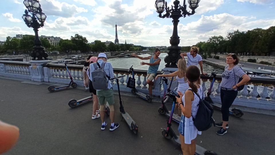 Paris: Small-Group E-Scooter Tour with a Local Guide - Pont des Arts: The Quick Start With Big Seine Energy