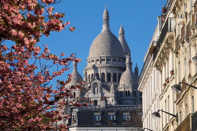 Paris: Small Group Moulin Rouge &Sacré Cœur Montmartre Tour - Café des Deux Moulins and Le Moulin de la Galette: the Amélie and art-festival vibe