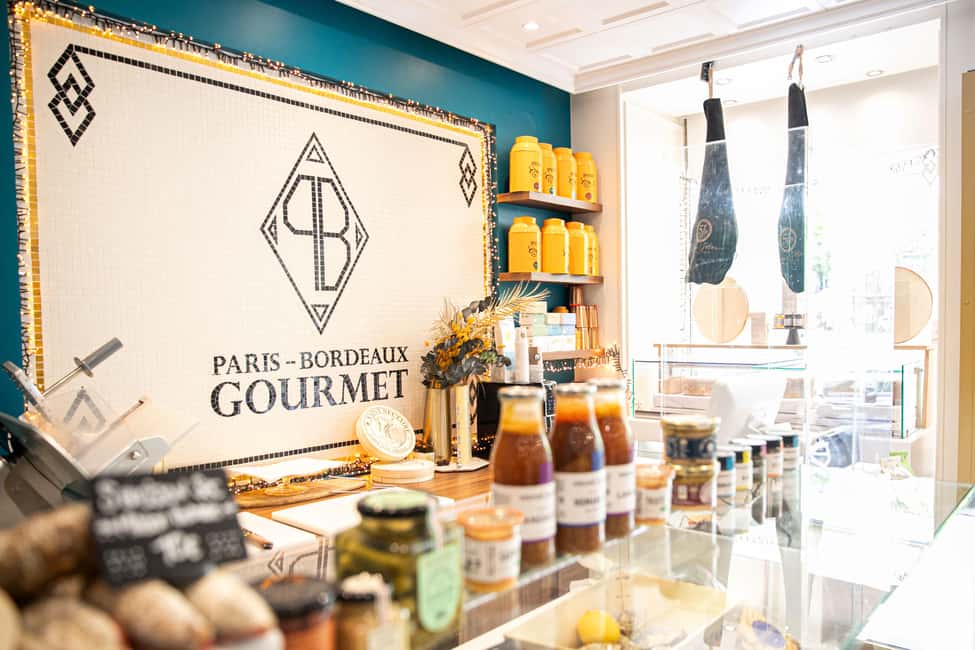 Paris: Tasting of 3 Wine and 3 Cheese - What it feels like inside the deli and wine boutique