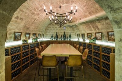 Paris - Ten Wines and Ten Cheeses Tasting in a Royal Cellar - What the sommelier adds to the experience