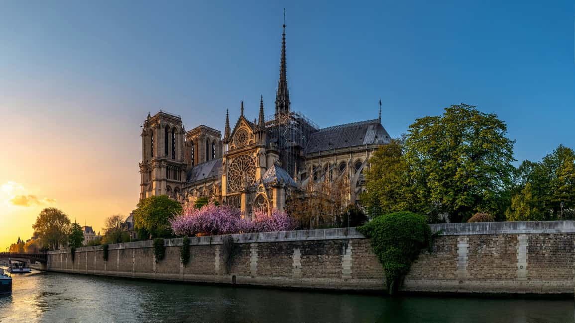 Paris: The Notre Dame Experience with Multiple Tour Options - Timing, Small Groups, and How the Guides Work the Room