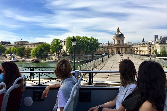 Paris Tootbus Discovery by Day and by Night Routes - App with live bus tracking: the difference between stress and smooth