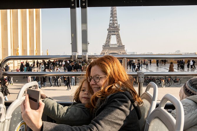 Paris Tootbus Kids Tour Sightseeing Live Guided Tour - What the guide and games add