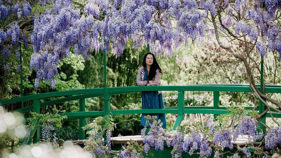 Paris: Transport for visit Giverny Claude Monet 7 peoples - Arriving at Fondation Monet