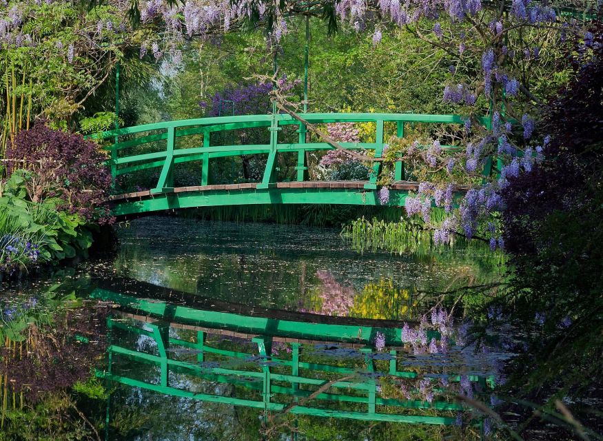 Paris: Transport for visit Giverny Claude Monet 7 peoples - Leaving Paris in a private van
