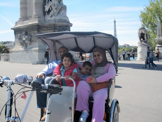Paris Tuk-Tuk: 2, 4 or 6H First Highlights & Parisian Areas - Private group comfort: capacity limits and how families should plan