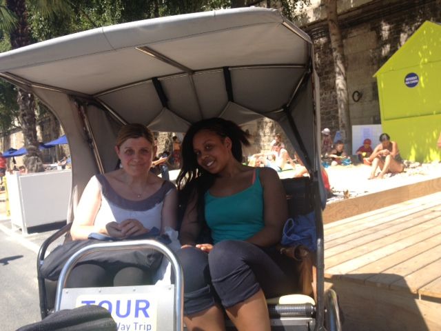 Paris Tuk-Tuk: 2, 4 or 6H First Highlights & Parisian Areas - How the ride feels: traffic, photos, and a motion-sickness reality check