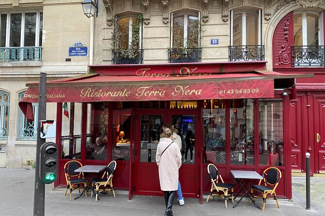 Paris TV Character Walking Tour with Optional Seine River Cruise - The Optional Seine River Cruise: One Hour, Eiffel Tower Starts and Ends