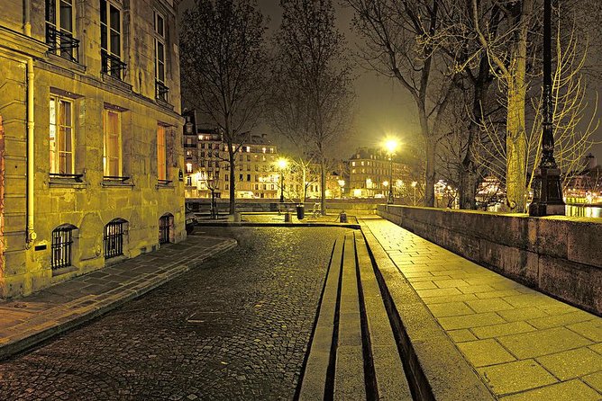 Paris until the heart of the night - The Latin Quarter, Fontaine Saint-Michel, and Rue de la Huchette