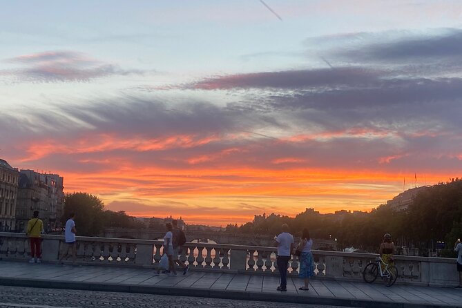 Paris until the heart of the night - Crossing Pont Alexandre III and the Grand Palais