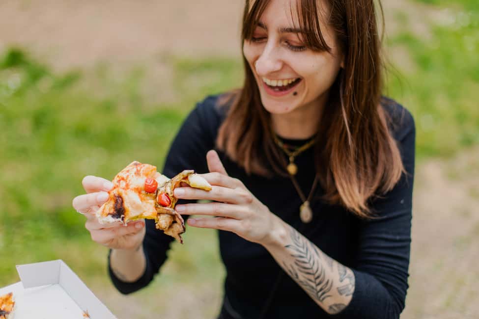 Paris: Vegan Food Tour (Street-food edition) - Vegan Vietnamese Starters Under the Trees in a Small Park