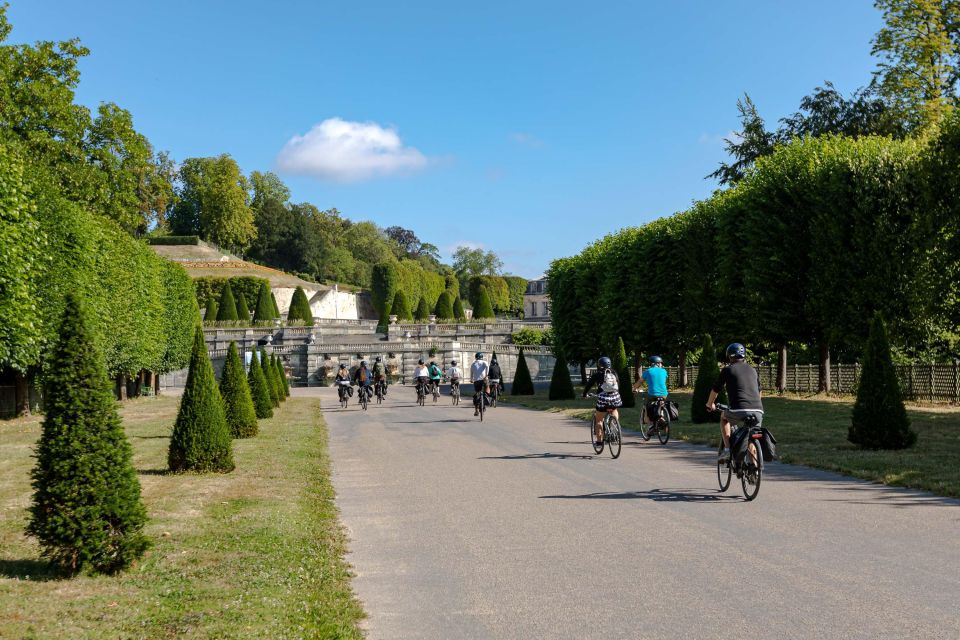 Paris: Versailles Palace and Queen Hamlet E-Bike Tour - The ride home: why the return train keeps the day sane