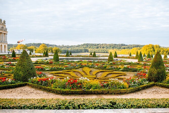 Paris: Versailles Palace with Gardens and Estate Entrance Ticket - Versailles gardens and musical fountains: when the included show matters