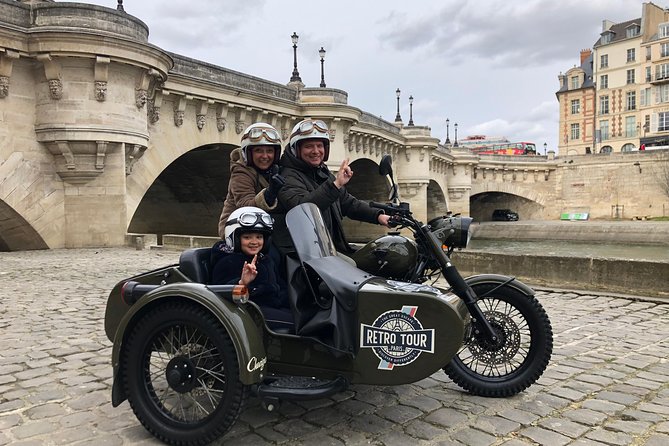 Paris Vintage Sidecar Tour – Emily in Paris highlights - Riding Setup: Helmets, Switching Sides, and Holding On