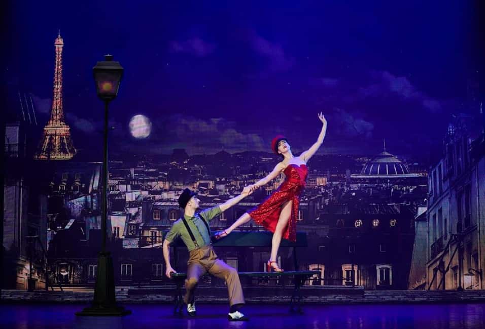 Paris: VIP Dinner and Cabaret Show at Paradis Latin - Dinner to show: how the evening flows in 210 minutes