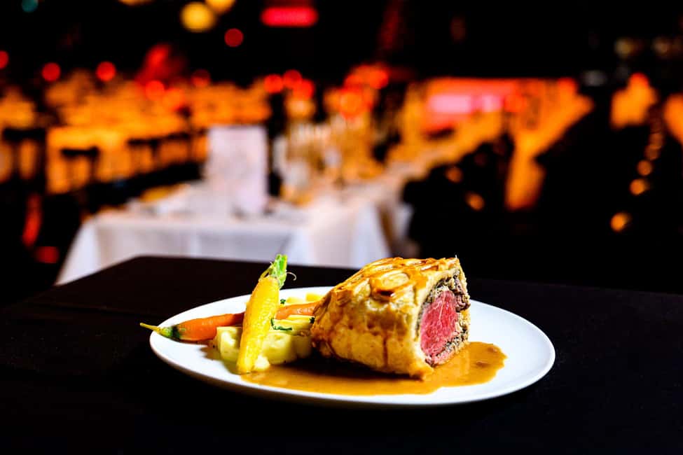 Paris: VIP Dinner and Cabaret Show at Paradis Latin - Who this VIP night is best for