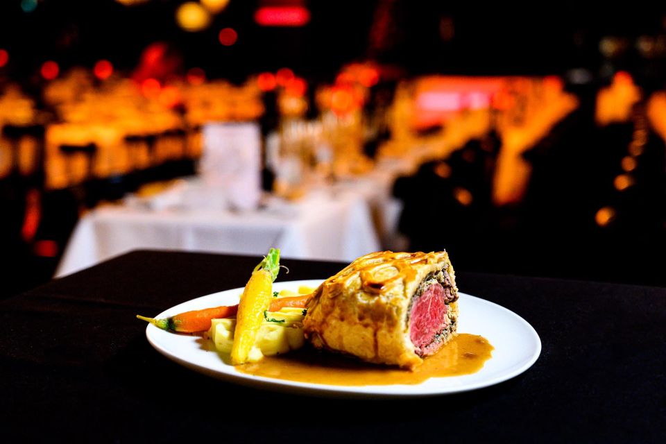 Paris: VIP Dinner and Cabaret Show at Paradis Latin - FAQ