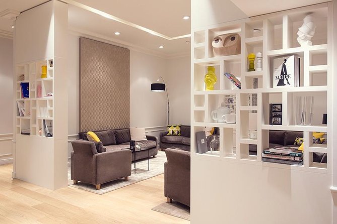 Paris VIP Shopping Experience-Lounge Access, Tea time & Transfer - Shopping with delivery: your bags can stay out of the way