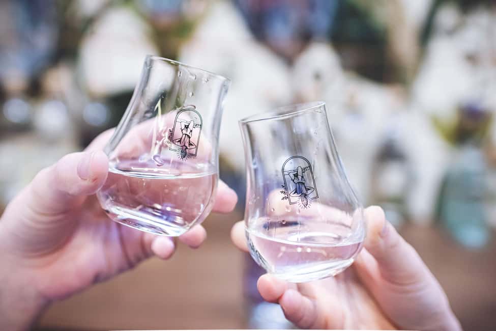Paris Visit and gin tasting in English - A craft distillery behind a blue Paris door