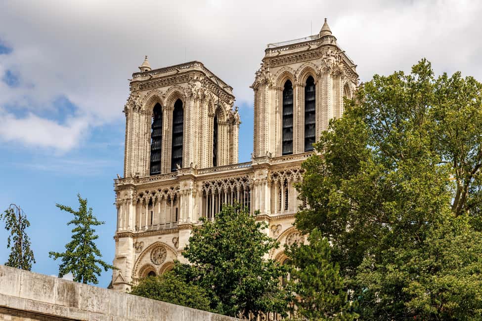 Paris: Walking Tour with Notre Dame or Ste-Chapelle Access - Pont Neuf, Seine Views, and the Conciergerie: The Stories That Tie It Together