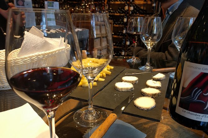 Paris Wine and Cheese Tastings Class near Le Marais - A small cellar lesson near Le Marais