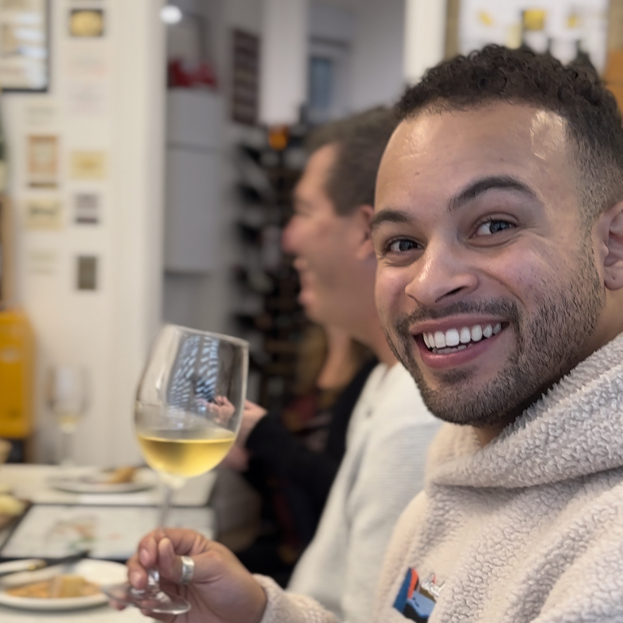Paris: Wine Tasting Experience with 6 Wines and Cheese Board - Where you start: meeting inside Paris Wine Co