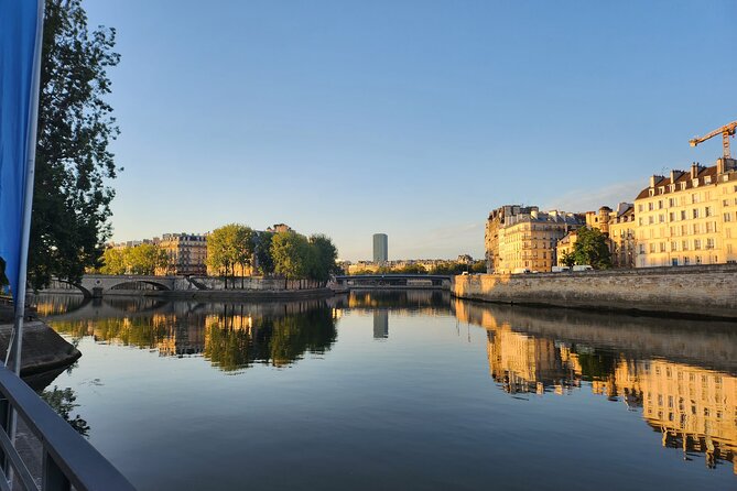 Paris Without People - Sunrise Bike Tour & Breakfast - Gothic Church Moment: Renovation Near the Finish Line