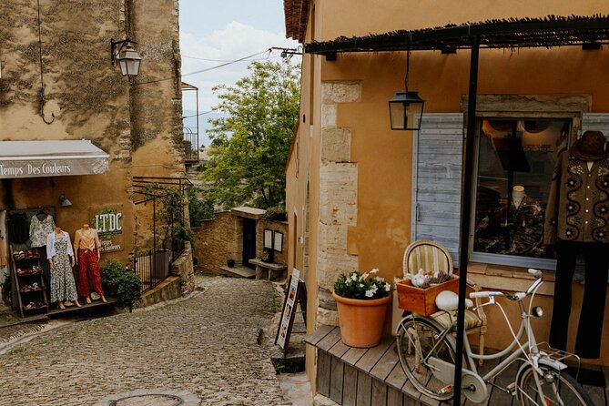 Pearls of Luberon : Gordes, Rousillon & Sénanque Abbey - The Luberon road: scenery between the villages
