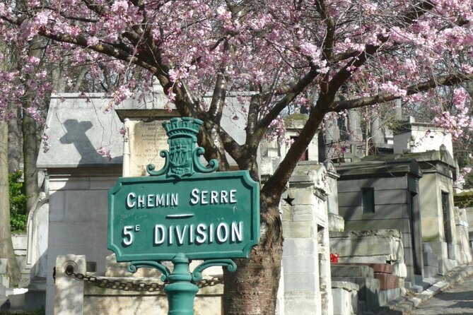 Père Lachaise Cemetery Art: Watercolor Postcard Workshop in Paris - Why Père Lachaise Works So Well for a Watercolor Workshop