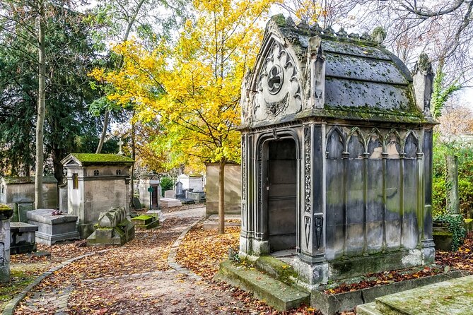 Père Lachaise Cemetery Art: Watercolor Postcard Workshop in Paris - Picking Your Postcard Spot Inside the Cemetery