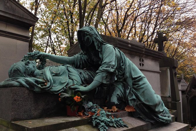 Pere Lachaise Cemetery Paris - Exclusive Guided Walking Tour - Holocaust Memorials and Other Layers of Memory