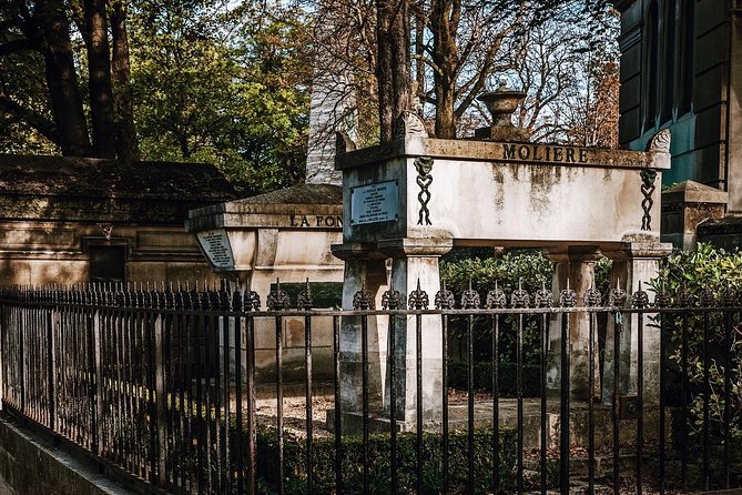 Père Lachaise Cemetery Walking Tour - Semi-Private 12ppl Max - Semi-private touring: what “max 12” changes for you