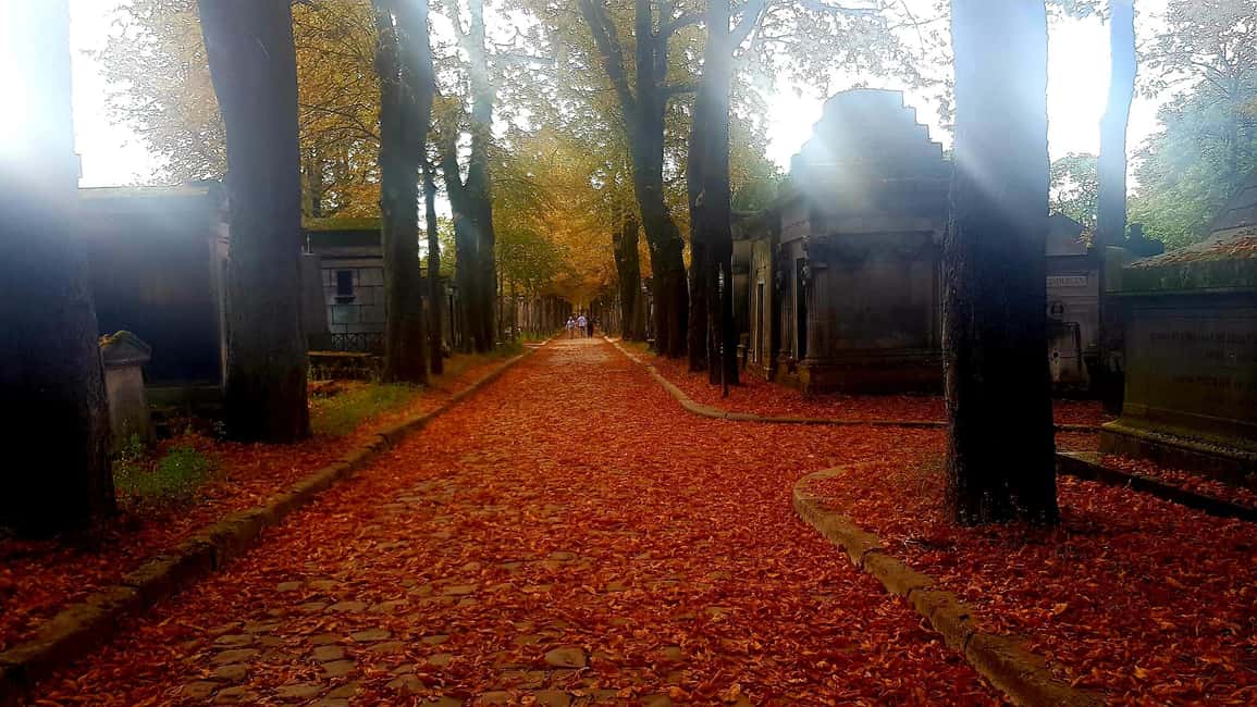 Père-Lachaise : histoires et mystères contés par un comédien - The Stories Behind the Tombs: Secrets, Mysteries, and Moral Lessons