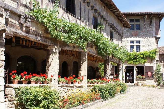 Pérouges Medieval Village Private Trip with Tasting from Lyon - The Dombes route sets the tone