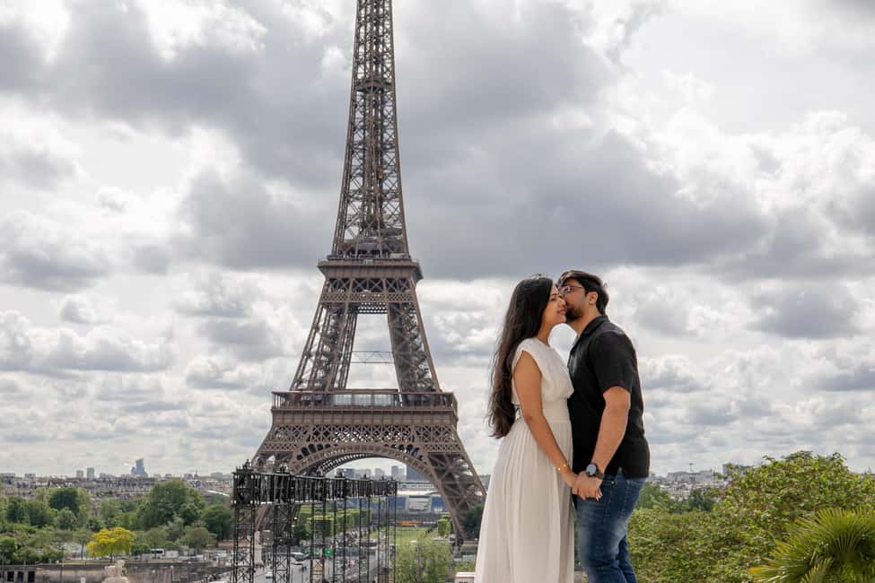 Photo session for couples with flowers around Eiffel tower - Key points at a glance