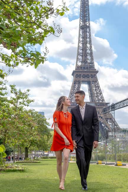 Photo session for couples with flowers around Eiffel tower - What this session does not include