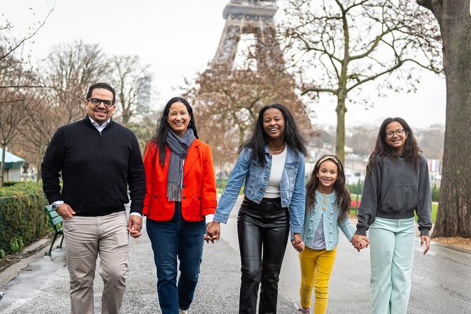 Photo shoot in the Eiffel Tower area - Twenty final photos from a larger gallery