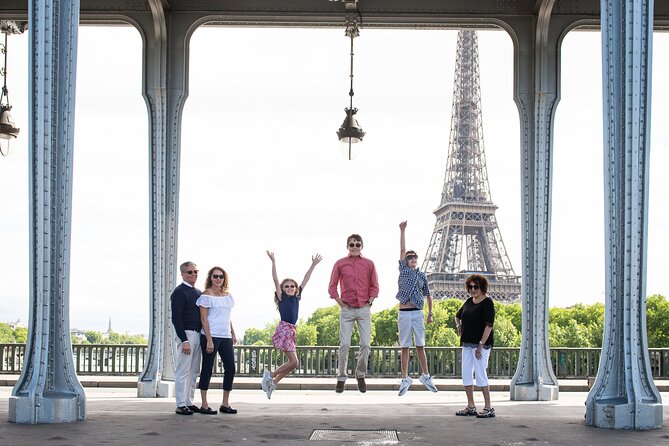 Photo shoot in the Eiffel Tower area - How the $240.32 price makes sense
