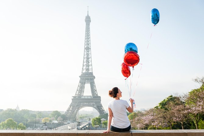 Photo shoot in the Eiffel Tower area - What the experience is like for families and couples