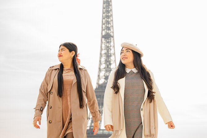 Photoshoot in Paris - Eiffel Tower - Two Viewpoints Means Better Variety in a Short Time