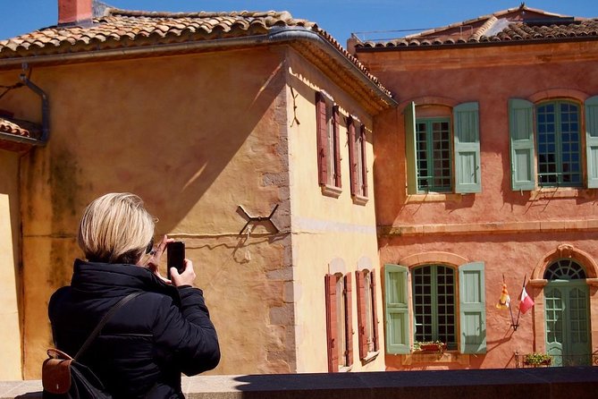 Picturesque Luberon - From AIX-EN-PROVENCE - Fontaine de Vaucluse and the Sorgue source: a short stop with big payoff