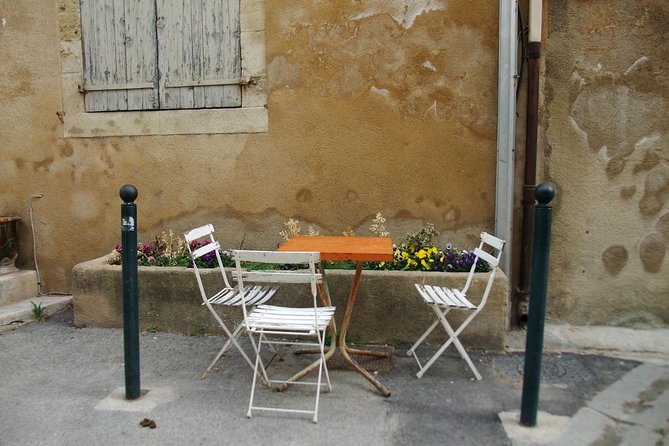 Picturesque Luberon - From AIX-EN-PROVENCE - Roussillon’s red rocks and art streets: the stop that photos can’t replace