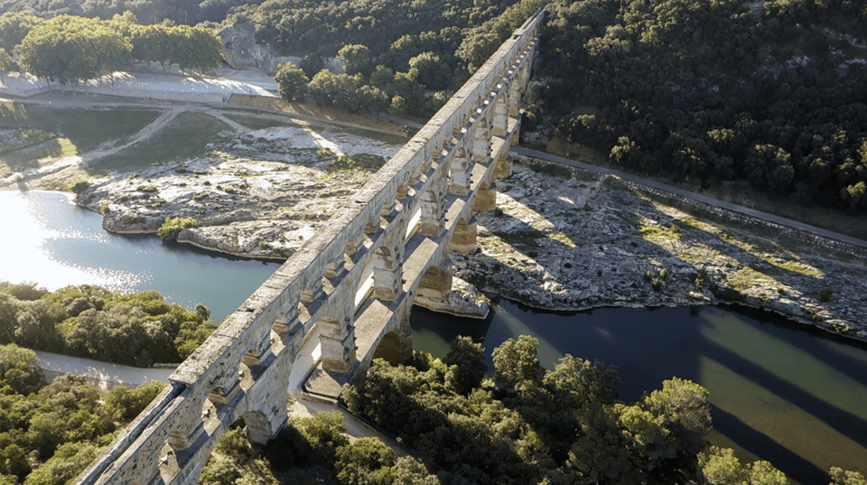 Pont du Gard: Private Guided Tour - Reading the Roman bridge-aqueduct with a private guide